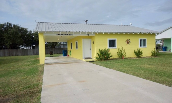 Port O Connor Casa | UNCLE WOODY'S #2 in POC-Pets ok but add Fees