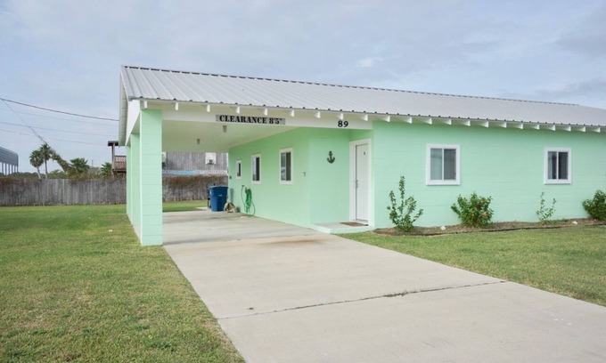 Port O Connor Casa | UNCLE WOODY'S #3 in POC-Pets ok but add Fees