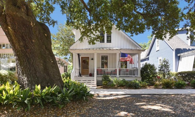 Southport Casa | UnCorked Cottage