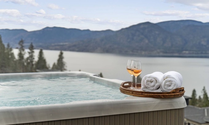 Okanagan-Similkameen Casa | Uncorked Escape ~ Naramata 2 bdrm suite with simply stunning views & hot tub.