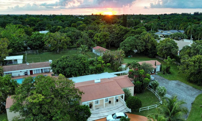 Glenvar Heights Apartamento | Menos de 100 por noche este otoño - propiedad privada de 4 acres, gran piscina!