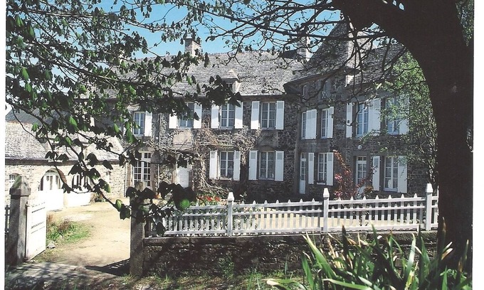 Siouville-Hague Casa | Debajo de las cabañas de castaños cerca del mar en los terrenos de la mansión Valciot