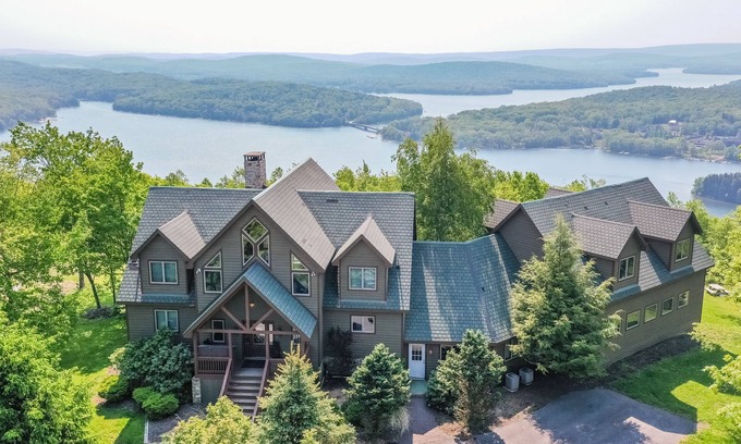 Mountainside Casa | Under the Stars: Private Indoor & Outdoor Pools, 2 Hot Tubs, & BIG Lake