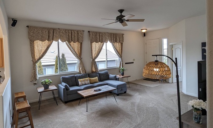 Northwest Reno Casa | Under1 hour from Mt. Rose and ALL of Tahoe's Ski Resorts/15 Min. to DT Reno!!