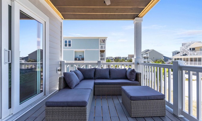 Sunset Beach Casa | "Undoer of Knots" Private Pool, New Golf Cart! Elevator, Screened Porch, Charging Station!