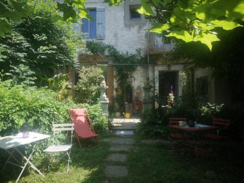 Saint-Pons-de-Thomieres Casa | Une chambre au jardin