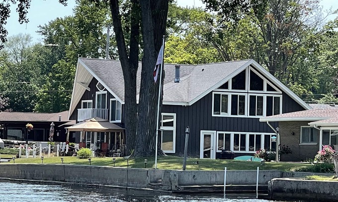 Paw Paw Lake Casa | Unforgettable 4 bedroom 3 bath waterfront cabin