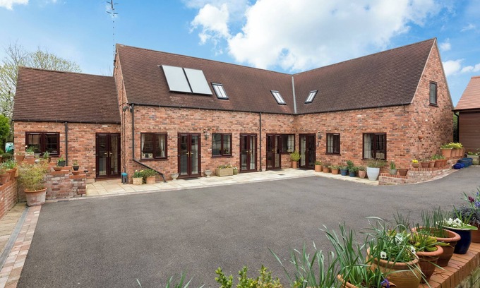 Shottery Casa | Unicorn Barn in Shottery, near Anne Hathaways Cottage