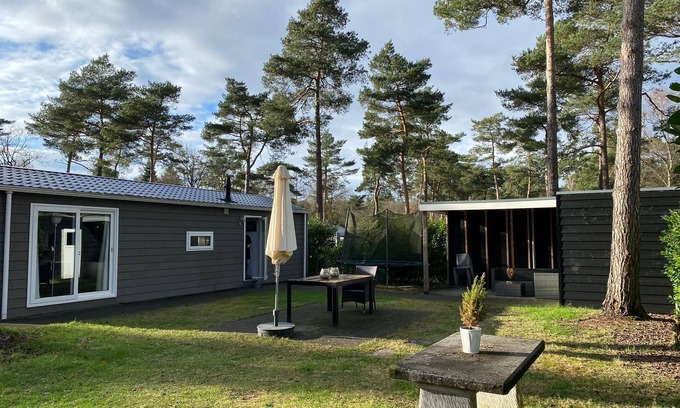 Beekbergen-West Chalet De Esquí | Unieke, rustige plek met veel privacy aan de bosrand op Veluwe park Lierderholt!