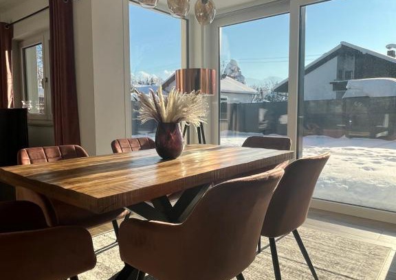 Prien am Chiemsee Apartamento | UNiQE I 95qm I Bergblick I Garten I BBQ I seenah