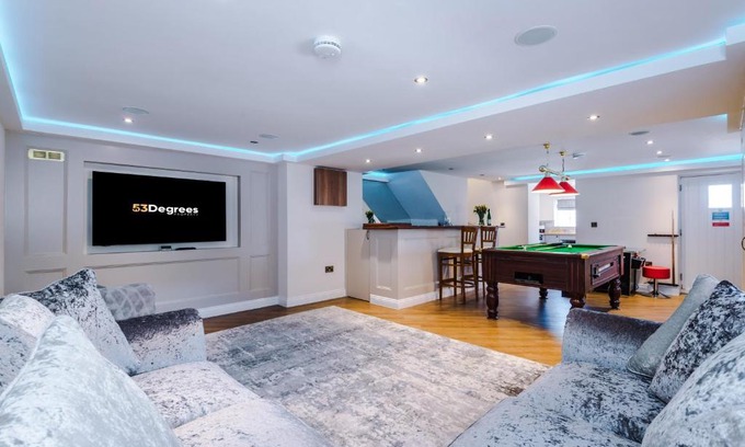 Tarporley Casa | Unique 2-bed barn in Beeston by 53 Degrees Property, ideal for Families & Friends, Great Location - Sleeps 4