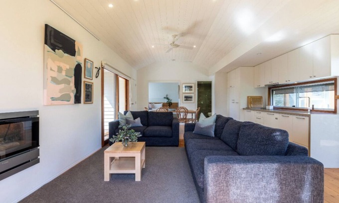 Barwon Heads Casa | Boathouse único de 2 dormitorios junto al río en el centro de Barwon Heads