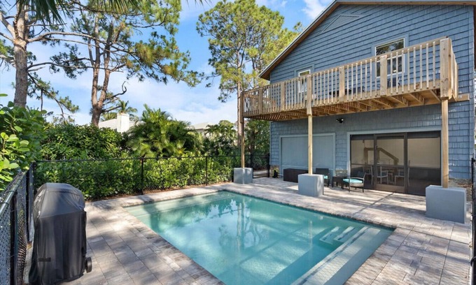 Palm Beach Country Estates Apartamento | Unique 2-Level Home Pool, Lanai & RV Parking