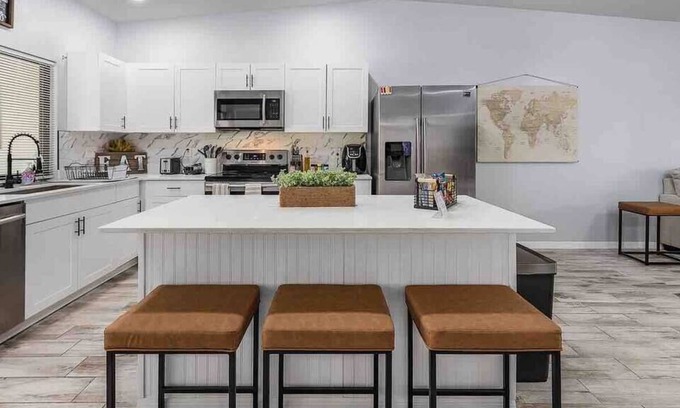 Lochmoor Waterway Estates Otro | 25min from beach! Unique getaway in Central Cape