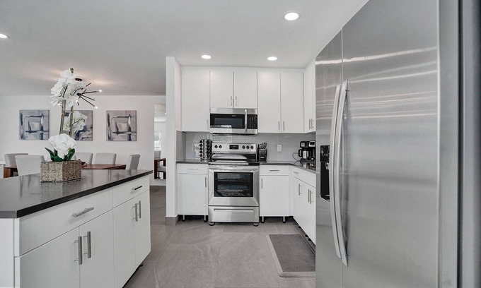 Deerfield Beach Villa | Unique 3-storey Home w/ Beautiful Lakefront View