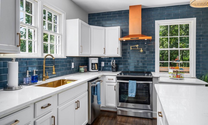 Crestline Heights Casa | Unique 3BR/3B Magic City Home