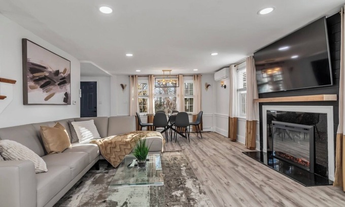 Methuen Casa | Unique 4bedrooms 2 bathrooms stunning getaway unit