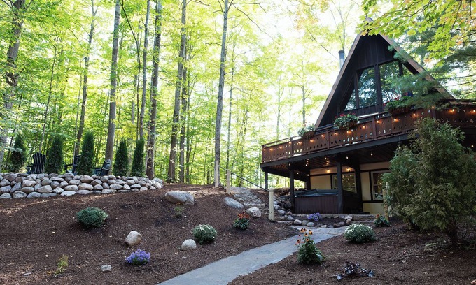 Bellaire Chalet De Esquí | Unique A-frame, hot tub, firepit, barrel sauna