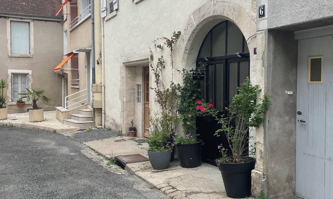 La Charite-sur-Loire Apartamento | Unique and luxurious apartment located in the heart of La Charité sur Loire.