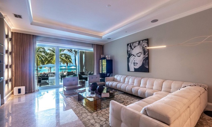 Seven Mile Beach Condominio | Unique and Luxurious Oceanfront Condo on Seven Mile Beach w/Pool!