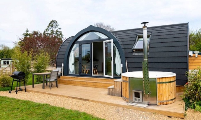 North Walsham Cabina | Unique and Luxurious Hideaway With Private hot tub