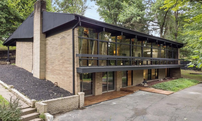 Weirton Casa | Unique and Secluded Country Estate near Pittsburgh