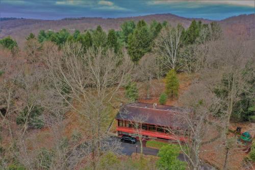 Weirton Casa | Unique and Secluded Country Estate near Pittsburgh