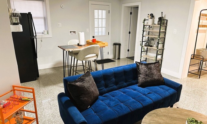 Communipaw Apartamento | Unique and stylish recently renovated studio apartment 20 mins away from NYC