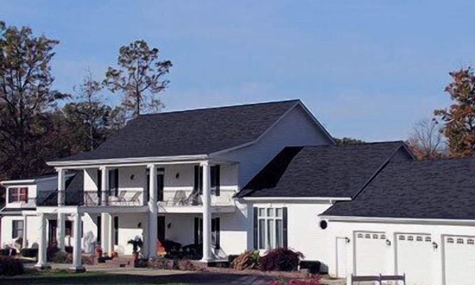 Coloma Casa | Propiedad única Antebellum, lago privado cerca de las playas del lago Mich