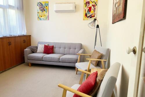 Surrey Hills Casa | Unique appt 2 Bdrm, Ground level, pets ok