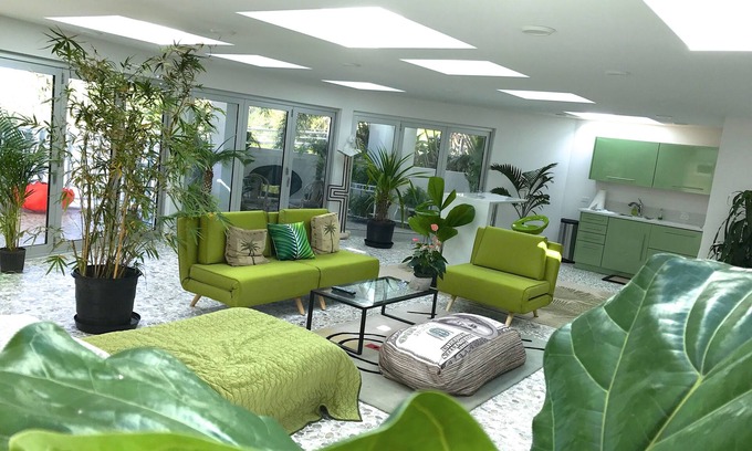Nuuanu - Punchbowl Casa | Unique Atrium Tropical Loft con tragaluces / Lanai grande