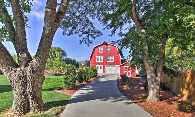 Fort Collins Casa | ��nico y moderno Fort Collins Barn w / Private Pond!