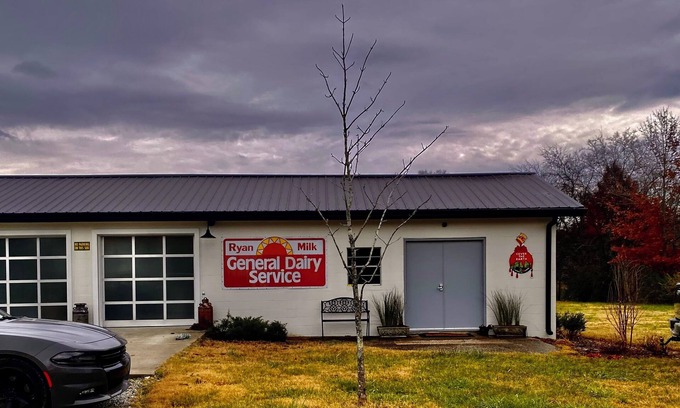 Franklin Casa | Unique, beautiful, location & only minute to Downtown Franklin & Nashville