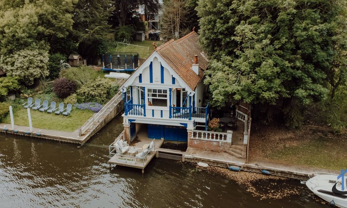 Hampton Wick Casa | Unique Boathouse 2 bed 2 bath detached free parking x4