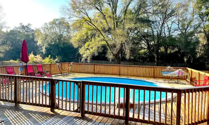 Bearss Plaza Casa | Unique cabin in the city pool home