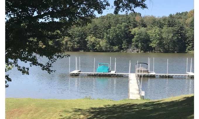 Senecaville Casa | ¡Cabaña frente al lago única y cómoda en el hermoso lago Seneca!