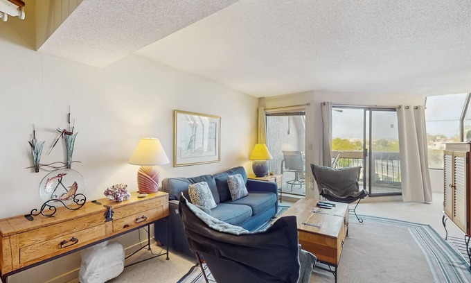 Shelter Cove Condominio | Condominio único con vista a la bahía, balcón y escalera de caracol - ¡excelente ubicación!