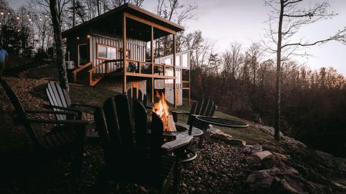 Trenton Casa | Unique Container with BBQ Ideal for Couples in Georgia