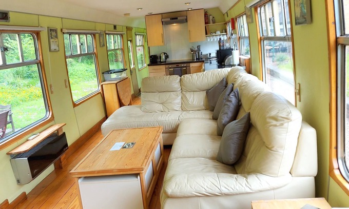 Donnington Casa | Unique converted railway carriages- self catering sleeps 6