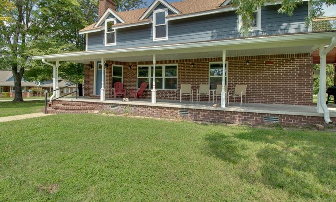 Cotter Casa | Unique Cotter Getaway with Deck and Outdoor Dining!