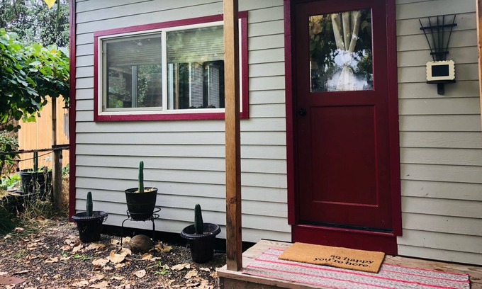 Medford Cabaña | Unique Craftsman Cottage