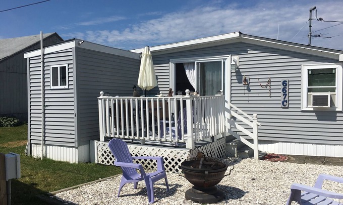 Snug Harbor Cabaña | Unique East Matunuck Cottage