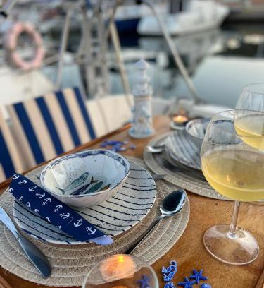 Poblats Maritims Alquiler De Eote | Unique Experience in Sailboat! In The 4 Seasons!