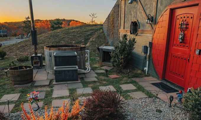 Creola Cabina | Unique Gem Hobbit Inspired Cabin Hot Tub Sauna Pet Friendly Best Nights Sleep