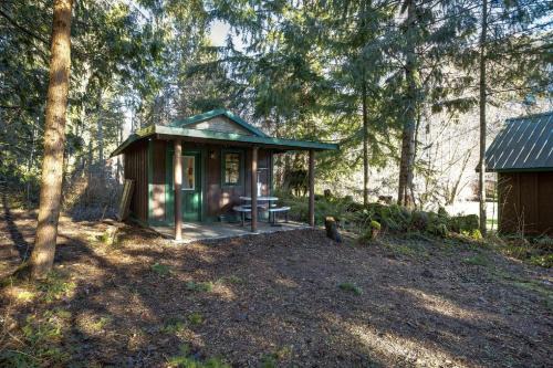 Maple Falls Casa | Unique Glamping Experience, Pet Friendly, Sleeps 2