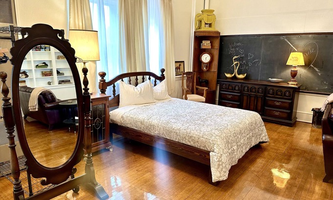 Levering Condominio | UNIQUE HIDDEN GEM CENTERED AMIDST LAKES, MACKINAW ISLAND, GOLFING HIKING BIKING!