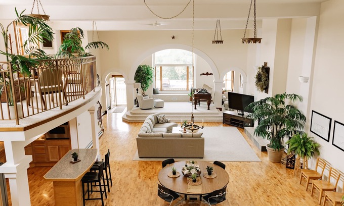 Whitehall Casa | Unique, Historic Downtown Loft