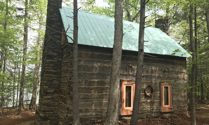 Huddleston Cabina | Nuestro 3er Gran año / Cabaña histórica única con playa privada, 300 pies adelante.