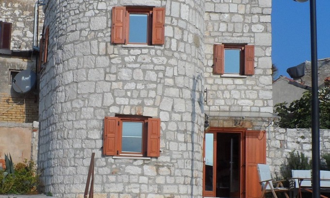 Umag Casa | ¡TORRE DE PIEDRA histórica única DIRECTAMENTE POR EL MAR! cuidadosamente restaurado