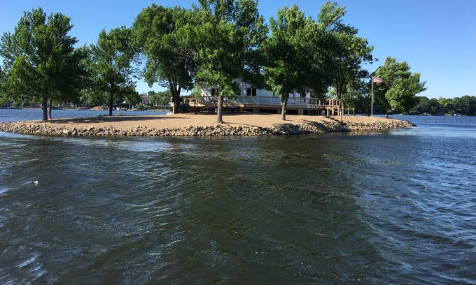 Prior Lake Casa | Unique Island Getaway On Prior Lake!
